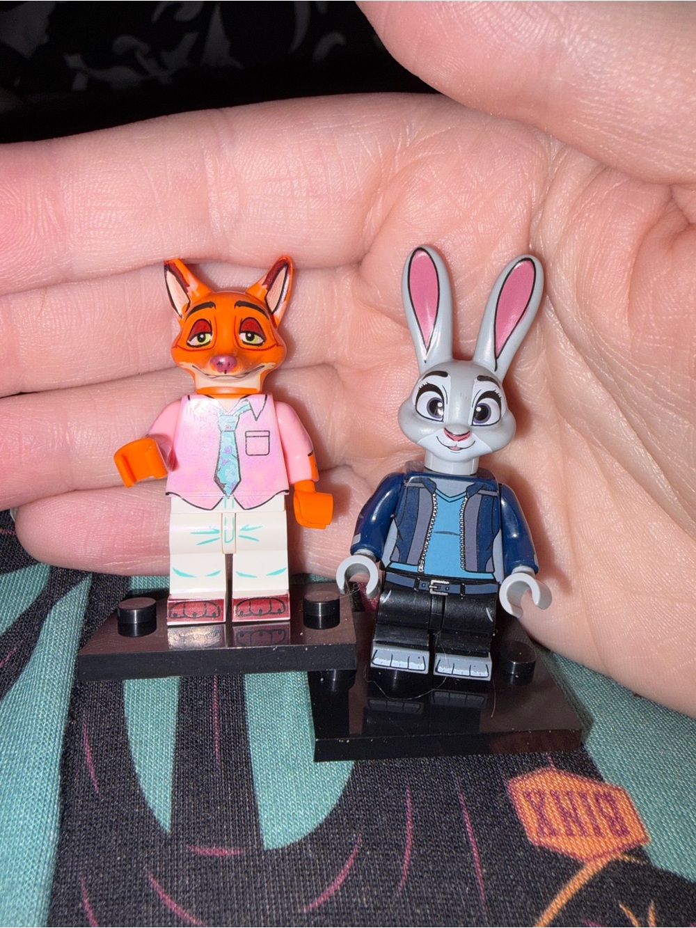 LEGO Zootopia Nick Wilde & Judy Hopps Minifigure Duo - Orange, Pink, Gray